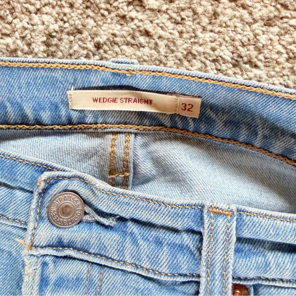 Levi’s Wedgie Straight Light Wash Jeans, 32 - Picture 5 of 10